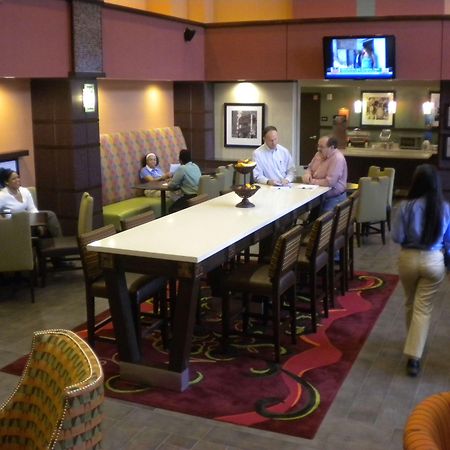 Hampton Inn & Suites Cincinnati / Uptown - University Area Beltér fotó